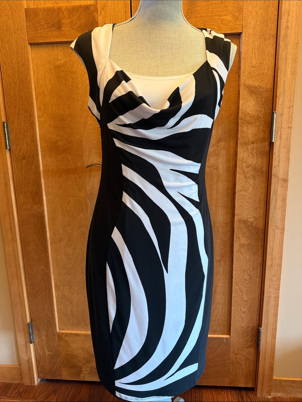 Frank Lyman Design Black and White Zebra-Print Draped Sheath Dress sz 8